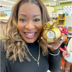 Meet your Posher, Denise